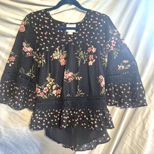 Maeve‎ Anthropolgie Black Floral Blouse with Lace Trime Xsmall
